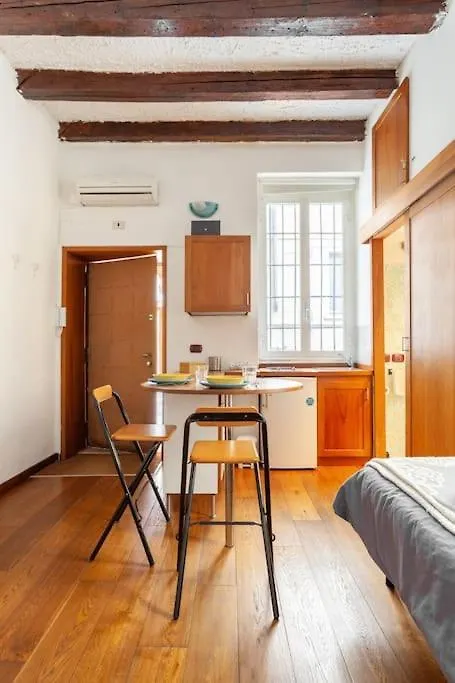 Apartment Bomboniera Nel Cuore Di Milano Navigli Italy